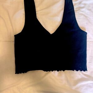 Black cropped shirt no sleeve